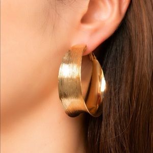 NWOT Minimalist Hoop Earrings